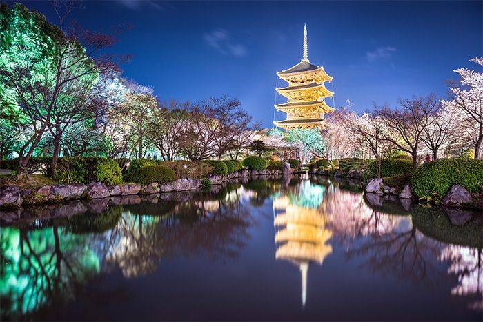 山東濟南夜景照明工程,樓體樓宇亮化工程,LED發(fā)光標識工程,夜景景觀照明工程,夜景泛光照明,LED照明,LED發(fā)光字工程,亮化工程,LED外露發(fā)光字